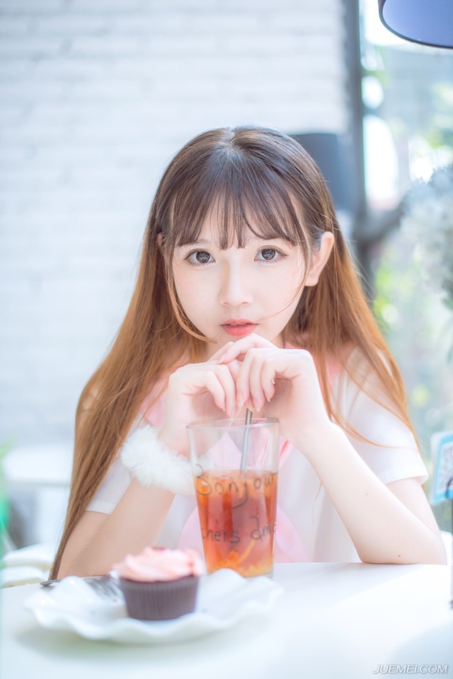 雨还在下，预想中的江东兵马并没有出现，直到天上的乌云逐渐淡去的时候，伏德松口气的同时，也有种难言的失落，这代表着这种担惊受怕，走钢丝一般的日子还要继续。